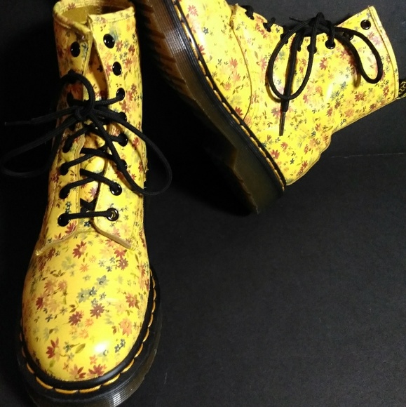 Dr. Martens Shoes - Original Dr Martens women's boot